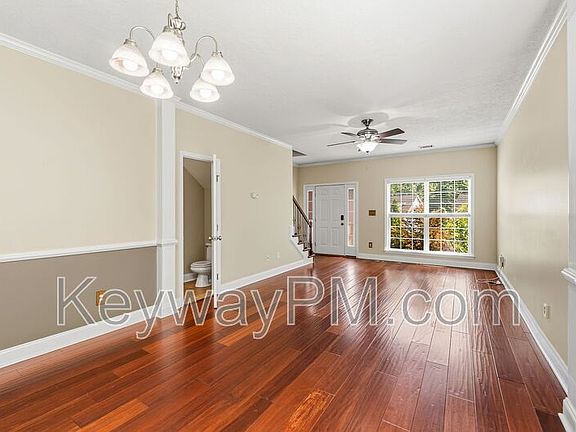 3rd image of 1447 Collins Dr