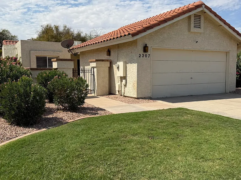 2207 W Ironwood Dr — Photo 2