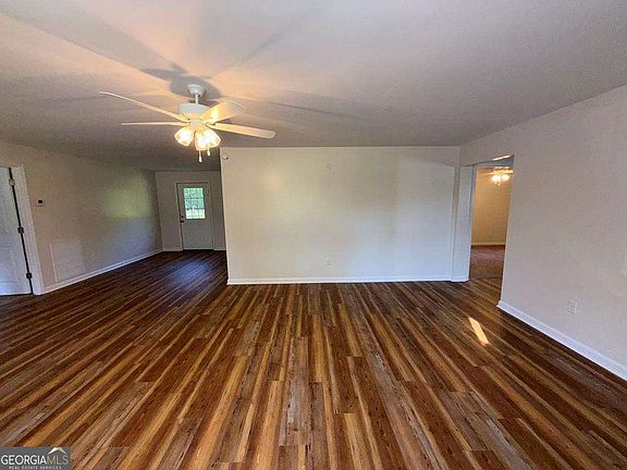 4th image of 607 College St