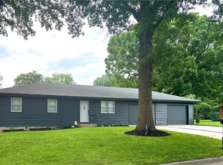 113 Karen Ln, Lansing, KS 66043