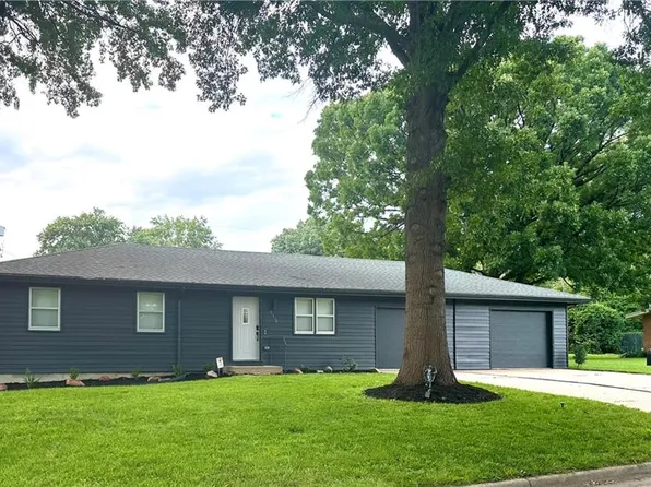 113 Karen Ln, Lansing, KS 66043