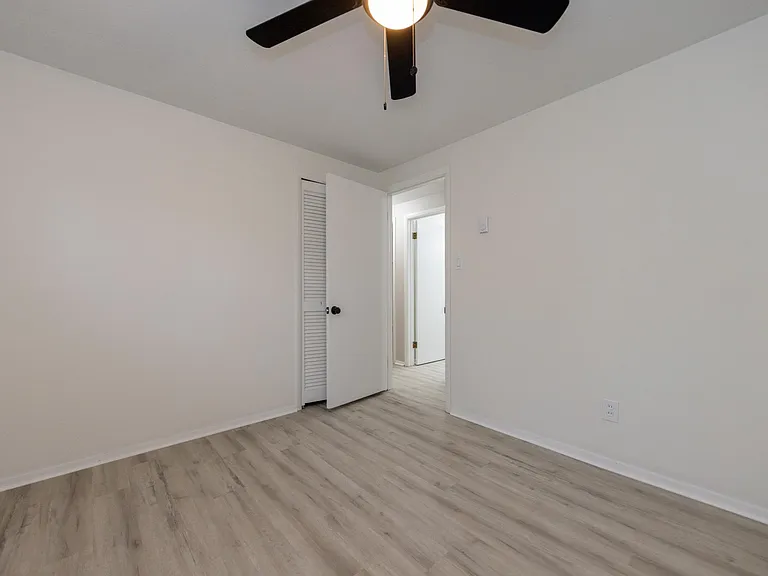 8752 S Spring Valley Park Dr — Photo 18