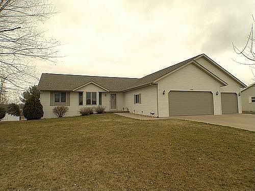 1st image of 19688 Bluffview Pl