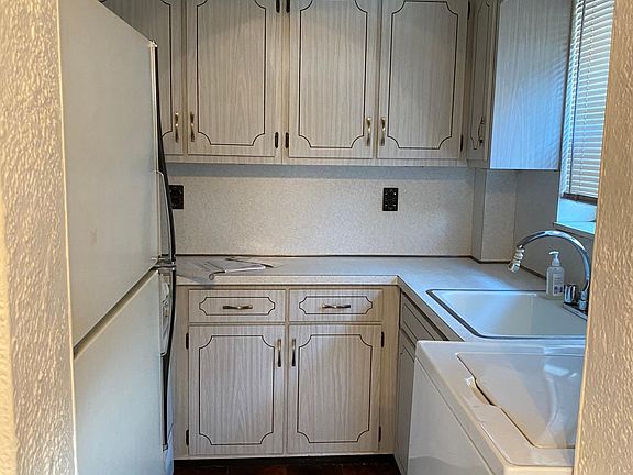 4th image of 276 Emerson Ave #1A