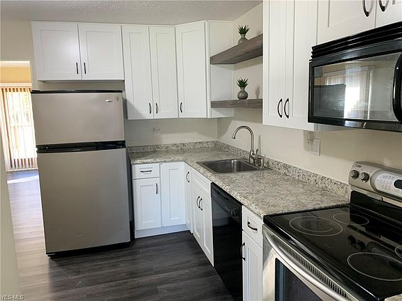 4th image of 1588 Diana Dr