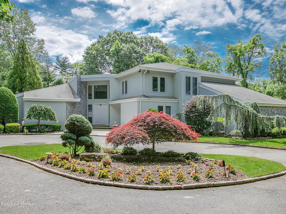 1st image of 12 Bass Pond Dr