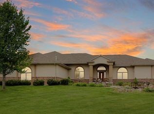 47156 S Clubhouse Rd, Sioux Falls, SD 57108