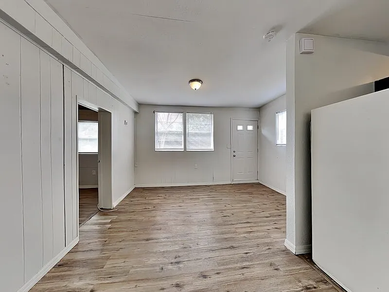 Building Photo - 307 S Montgomery Ave #A