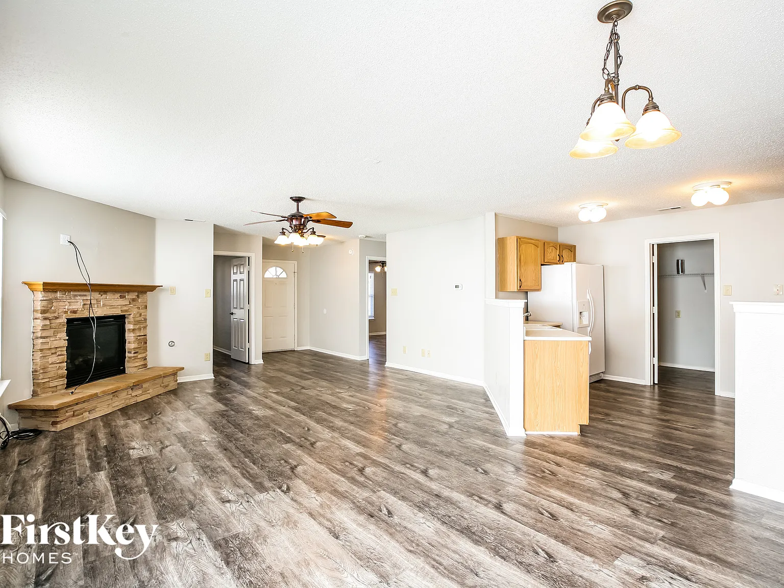 3 bed, 2.0 bath, 1433 sqft, $2,035 — Photo 3