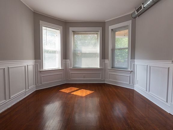 5th image of 2848 W Barry Ave Floor 1