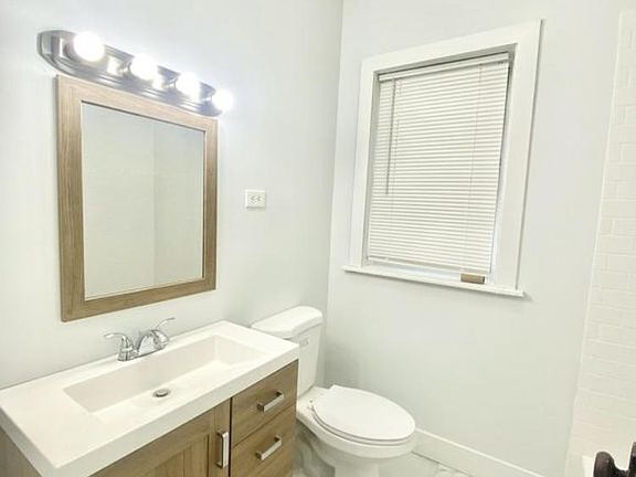 4th image of 900 N Monticello Ave #1F