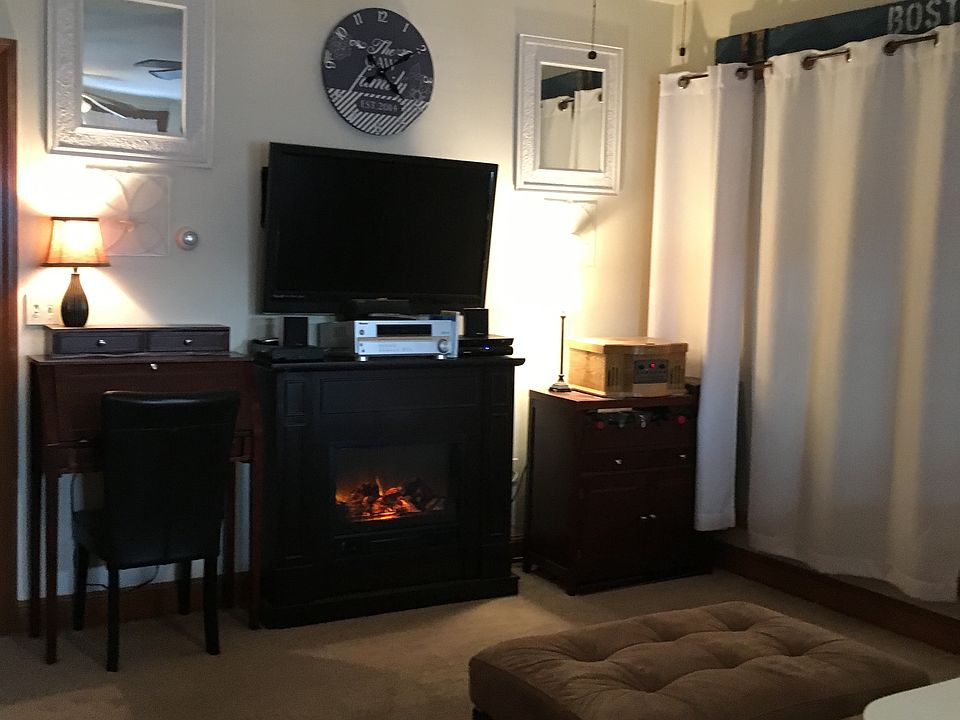 2nd image of 835 E 4th St