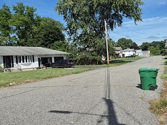 4th image of 93 Fernhill St