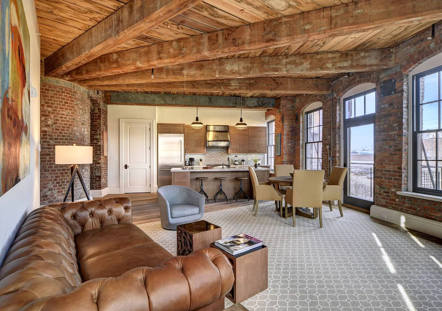 Stunning Watchcase 2 Bedroom Apartment — Photo 1