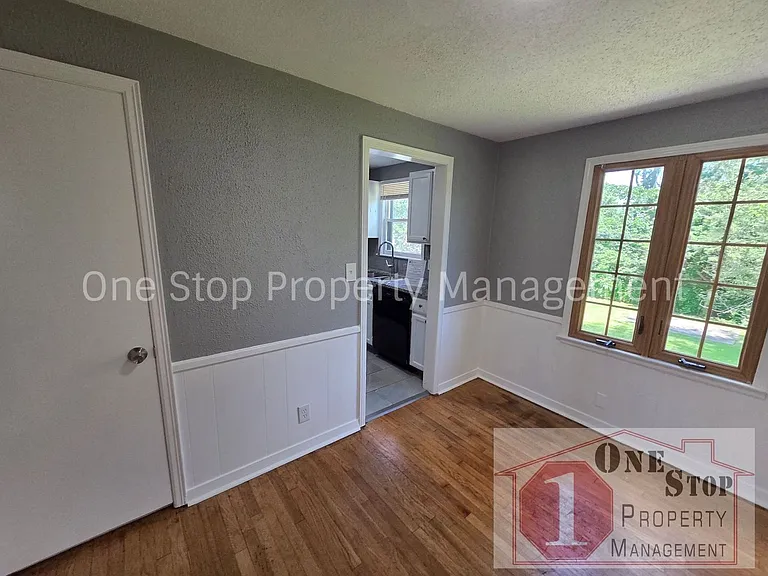 7037 Askew Ave — Photo 10