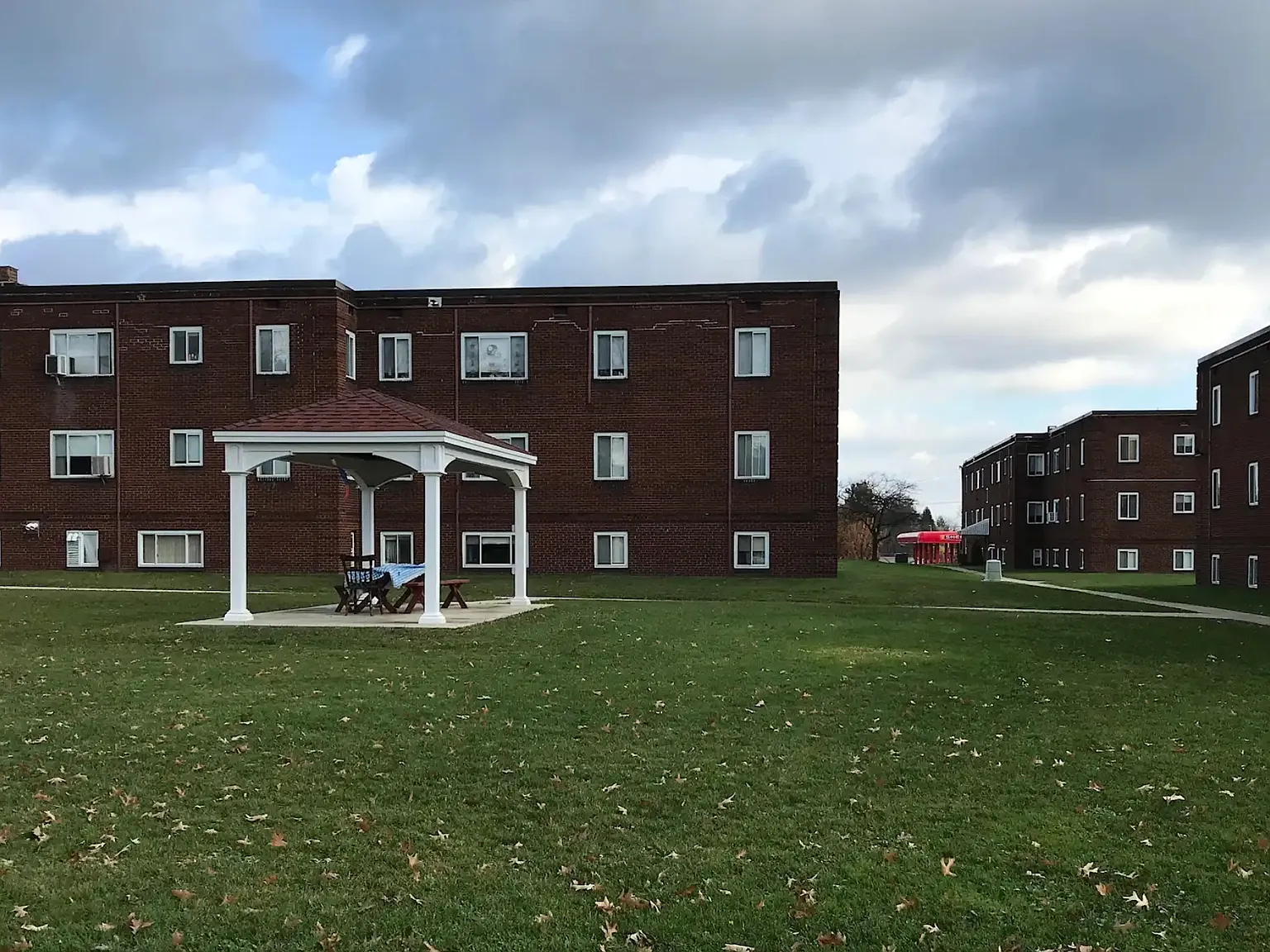 Edward's Hill & Norwood Gardens Apartments — Photo 2