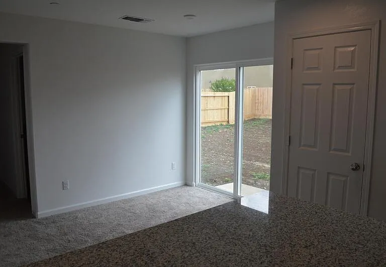 61 Medieval St — Photo 10