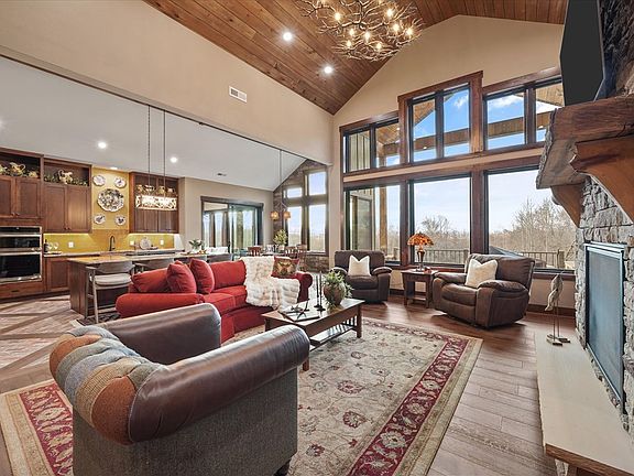 3rd image of 1150 Hillendale Rd