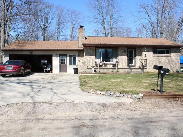 1749 Lake Dr, Harrison, MI 48625