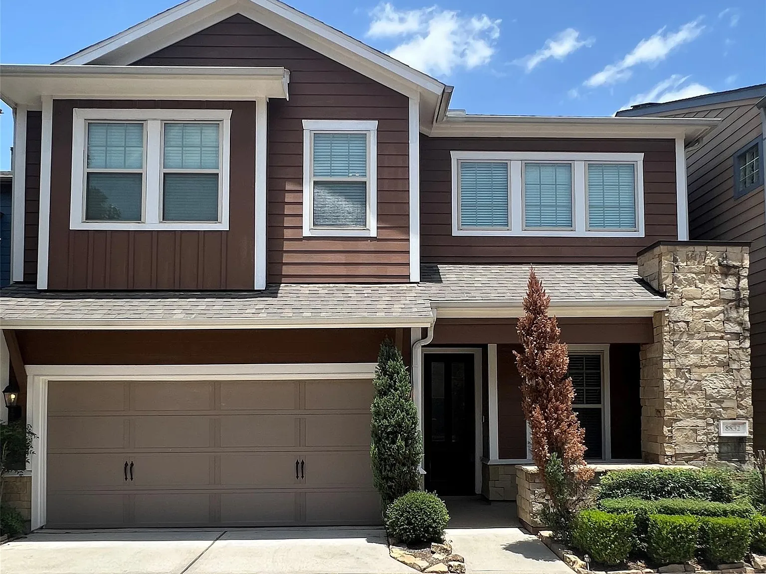 3 bed, 2.5 bath, 2129 sqft, $2,600 — Photo 1