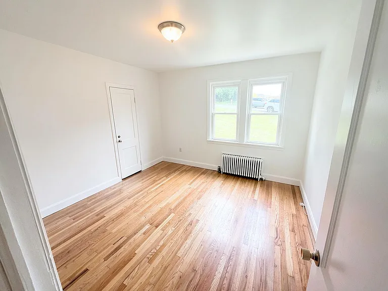 834 Warren St #1 — Photo 7