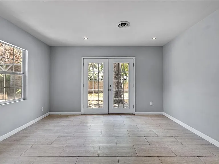 2105 Fortview Rd — Photo 15