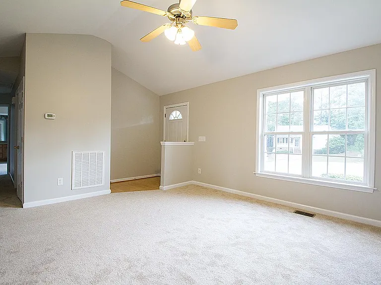 404 Foxbridge Ct — Photo 16