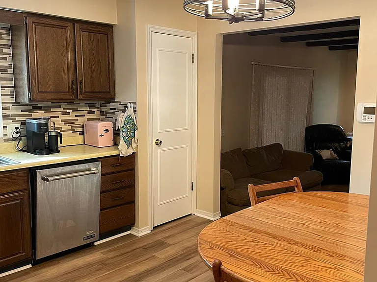 2111 Tamarack Ct — Photo 9