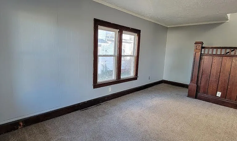 580 Baird St — Photo 7