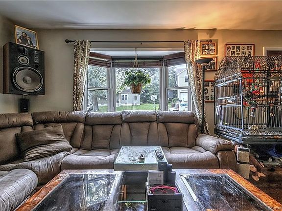 5th image of 166 Beverly Dr