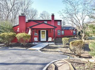 14 Maplewood Dr, Northport, NY 11768