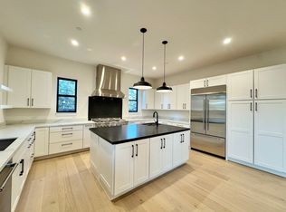 320 Blake Ln, Napa, CA 94558