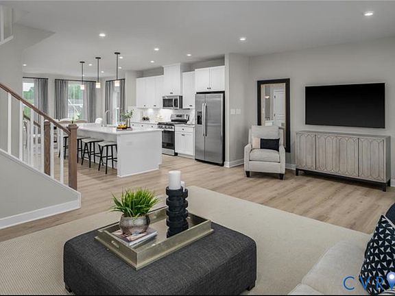 4th image of 2840 Calgary Dr