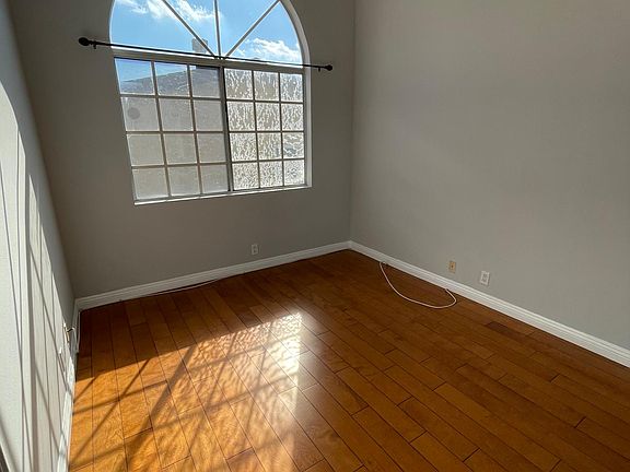 4th image of 1328 N Columbus Ave