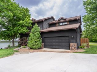 9021 Iltis Dr, Urbandale, IA 50322