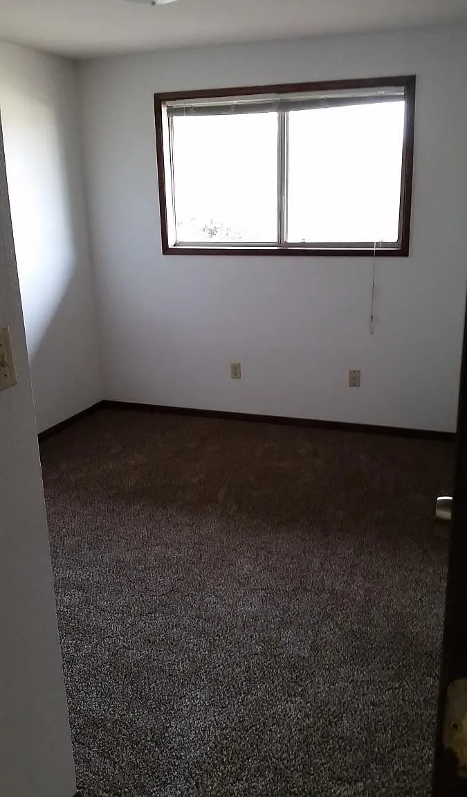 3 bed, 1000 sqft, $1,495 — Photo 2