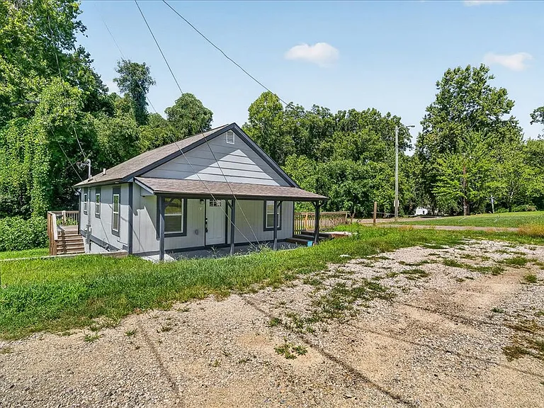 415 Spring Ct — Photo 26