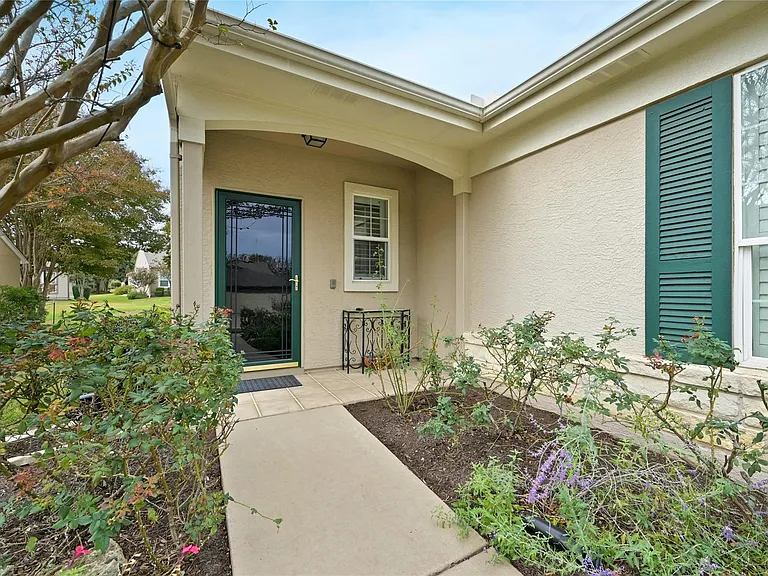 112 Ranier Ln — Photo 4