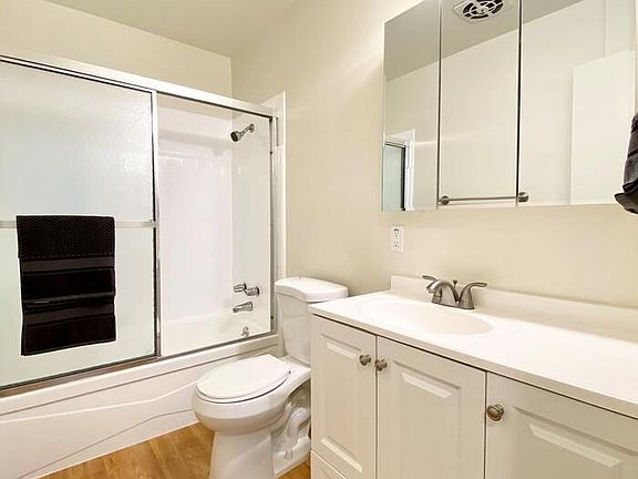 4th image of 906 Burbank Dr APT 11