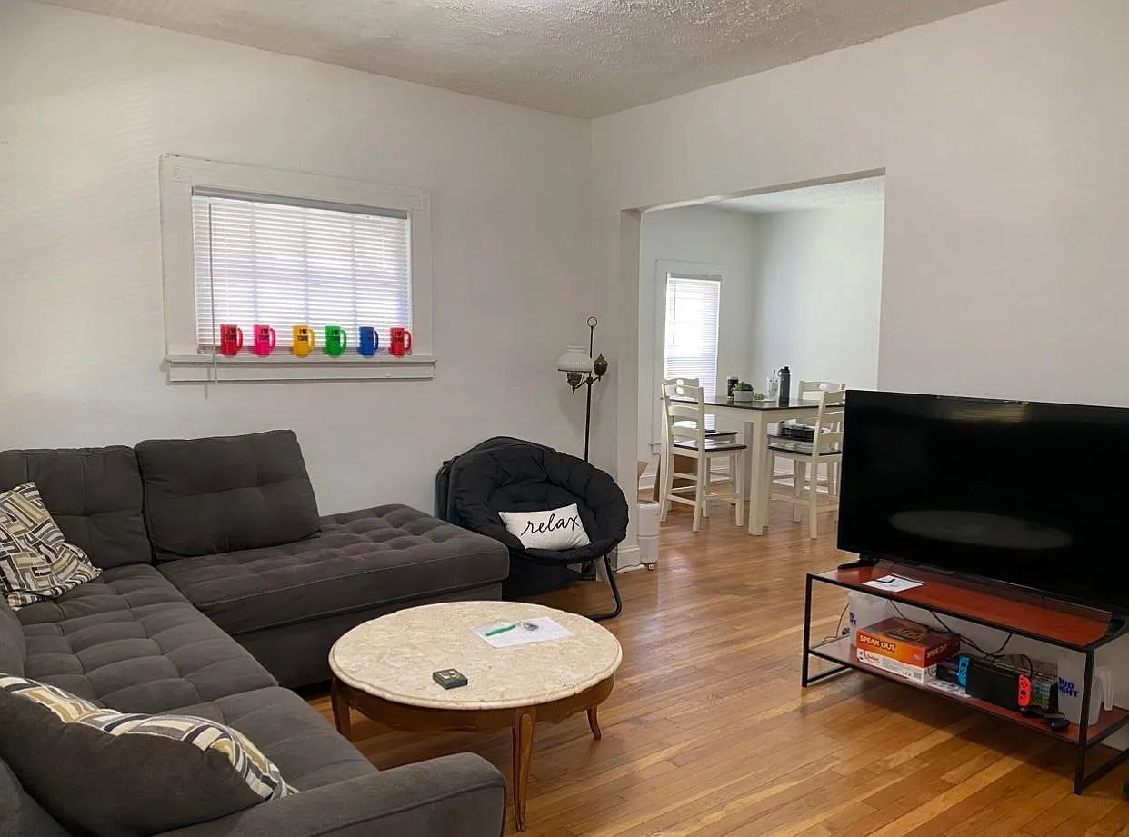 6 bed, 2580 sqft, $4,800 — Photo 2