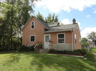 1075 Mackubin St, Saint Paul, MN 55117