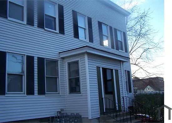 34 Greenwood Hill St #2R