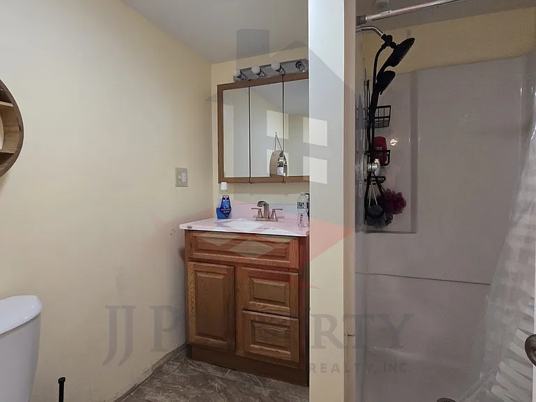 104 Robinson St — Photo 12