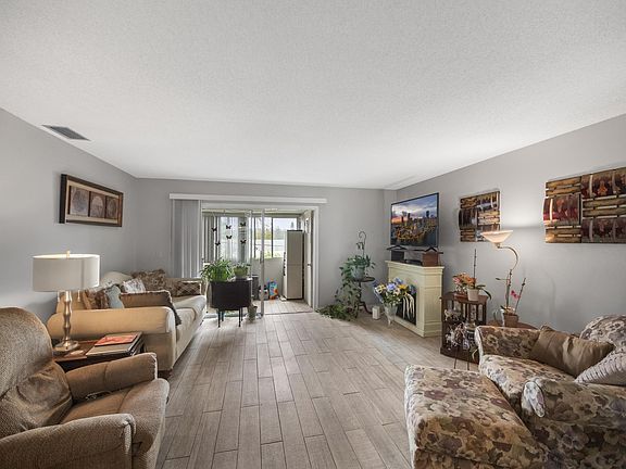 4th image of 306 S Circle Drive S #204