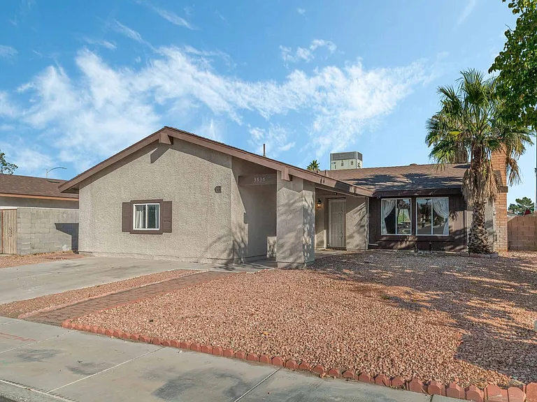 3636 Tempe St — Photo 2
