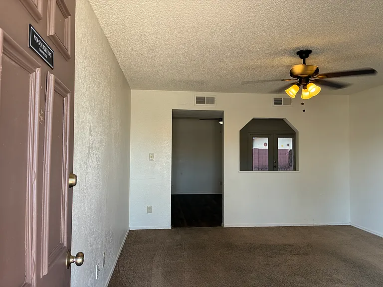602 W Wickieup Ln — Photo 4