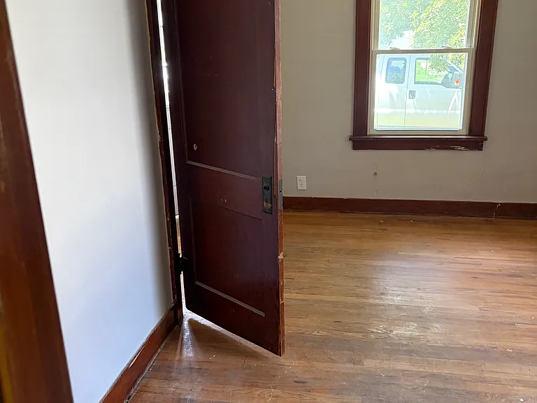 110 N Saint John Ave — Photo 9