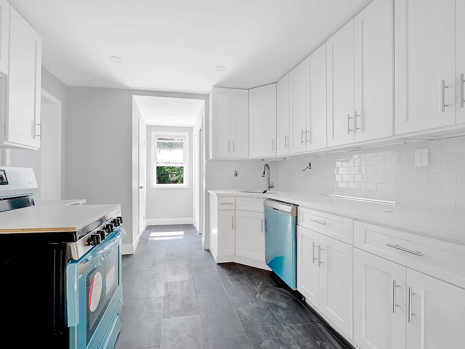 1st image of 118-40 205th St