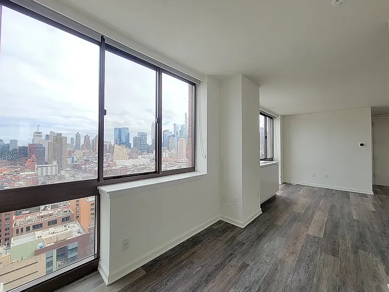 520 W 43rd St #33D — Photo 3