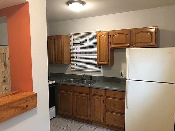 5th image of 427 Broward St